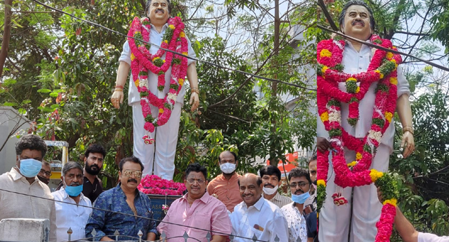 దాసరికి సినీ ప్రముఖుల ఘన నివాళులు