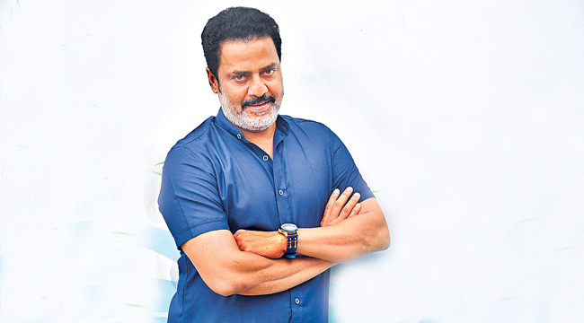 సినిమా థియేటర్లలో విడుదలైతేనే కిక్కు! | Raja Ravindra Cinema Theatre OTT