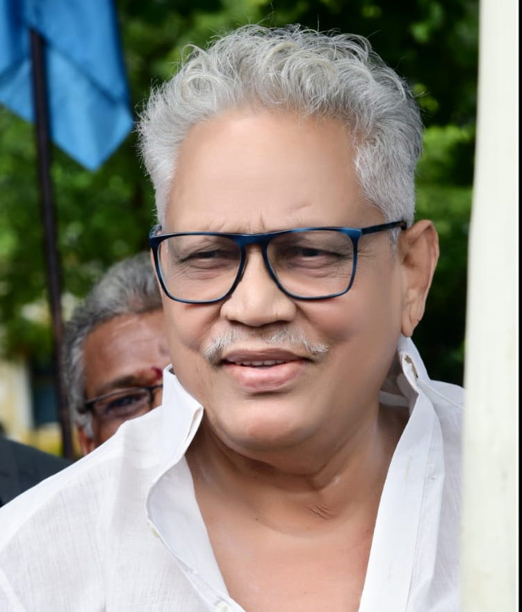 సినీ కార్మికులకు కరాటం రాంబాబు లక్ష విరాళం