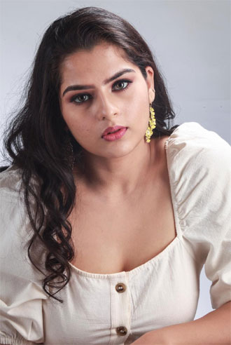 తెలుగమ్మాయిని కావడమే నాకు అడ్వాంటేజ్: కావ్య