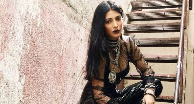 మెగాఫోన్‌ పట్టనున్న శ్రుతిహాసన్‌..!