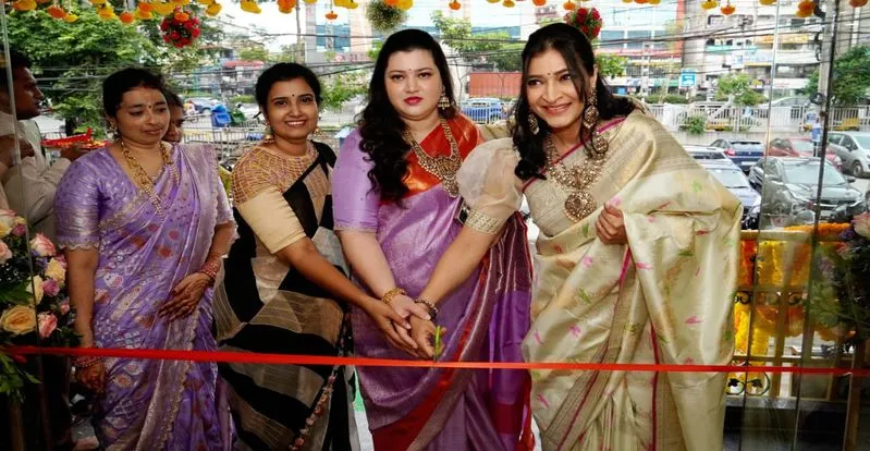 Sakhi: ‘సఖి’ ప్రారంభోత్సవంలో ఘట్టమనేని సిస్టర్స్ సందడి