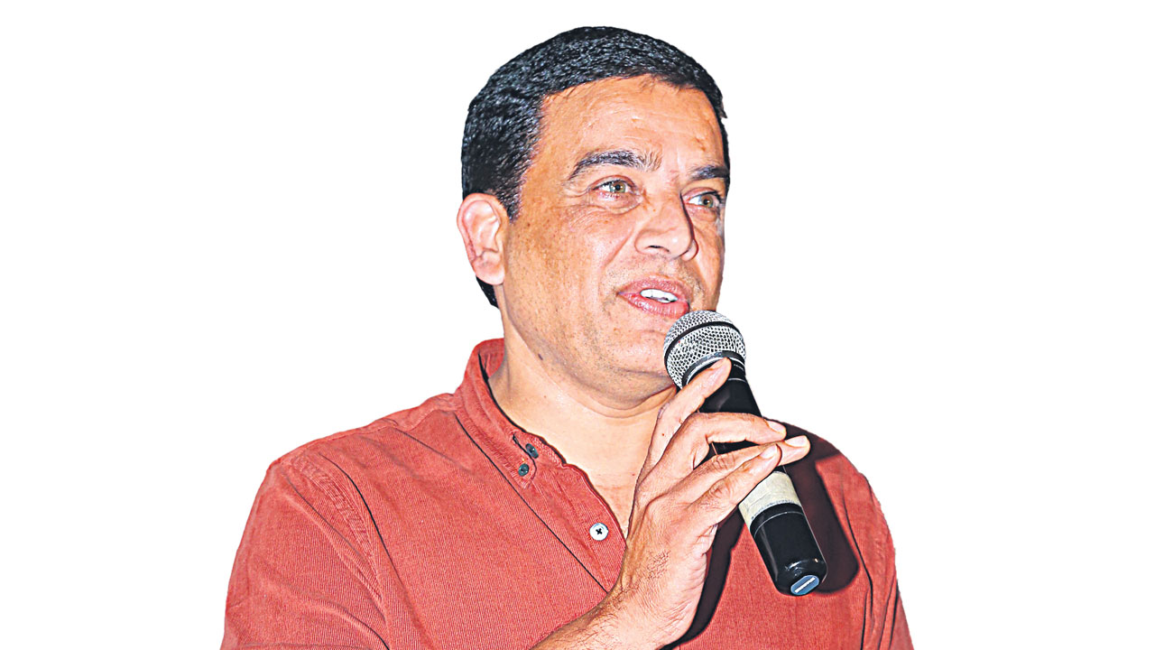 దిల్ రాజు : అరచేతిని తీసుకుంటే..