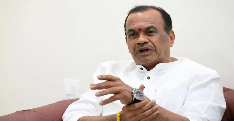 Komatireddy Venkat Reddy: టాలీవుడ్ సినీ కార్మికులకు.. మంత్రి కోమటిరెడ్డి శుభవార్త