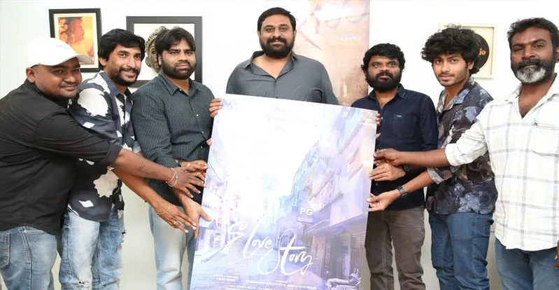 Naa Love story: అజయ్ భూపతి చేతుల మీదుగా 'నా లవ్ స్టోరీ' ఫస్ట్ లుక్