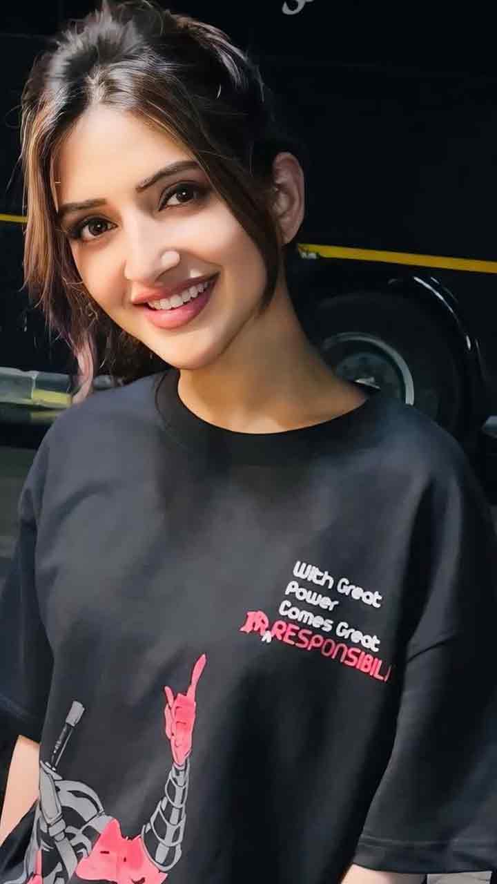 Sreeleela: శ్రీలీల.. బ్యాక్ లెస్ ఫోజులు