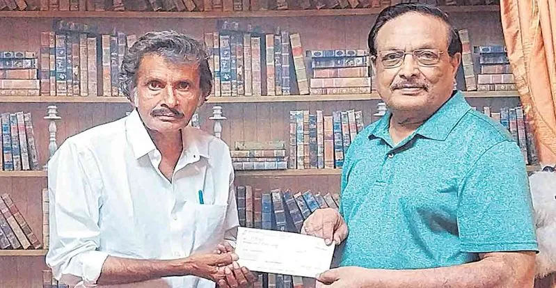 కాంతారావు తనయుడికి ఆర్థిక సాయం