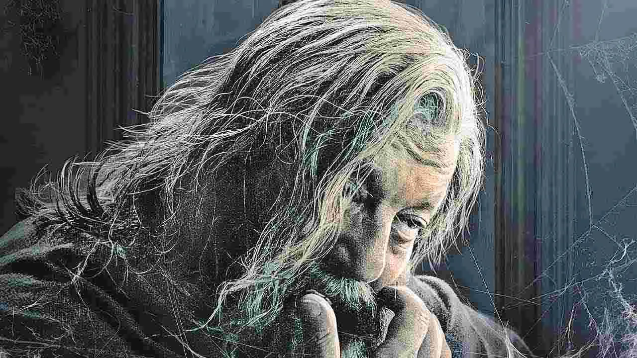 Raja Saab Unveiled: సంజూ బాబా లుక్కొచ్చింది