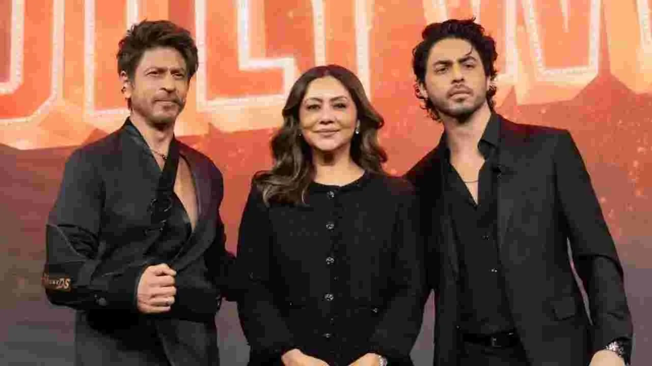 Shah Rukh Khan: అవార్డు అందుకోవడానికి ఒక చెయ్యి చాలు.. కానీ... 