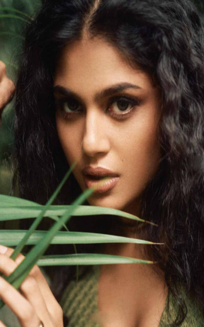 Faria Abdullah: రోజురోజుకు రెచ్చిపోతున్న ఫరియా.. క్లివేజ్ షోతో కిక్కెక్కిస్తోందిగా