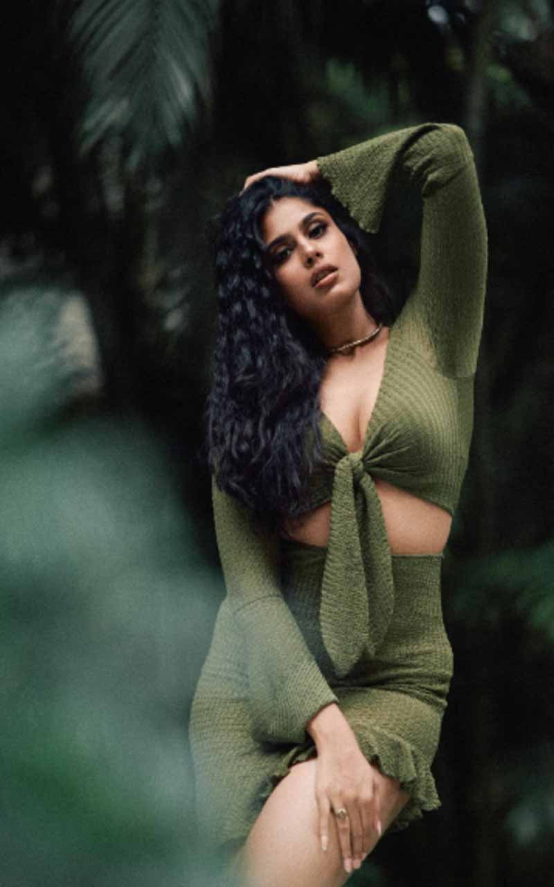 Faria Abdullah: రోజురోజుకు రెచ్చిపోతున్న ఫరియా.. క్లివేజ్ షోతో కిక్కెక్కిస్తోందిగా