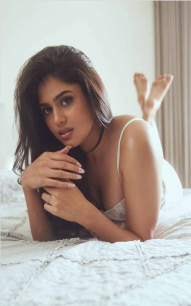 Faria Abdullah: రోజురోజుకు రెచ్చిపోతున్న ఫరియా.. క్లివేజ్ షోతో కిక్కెక్కిస్తోందిగా