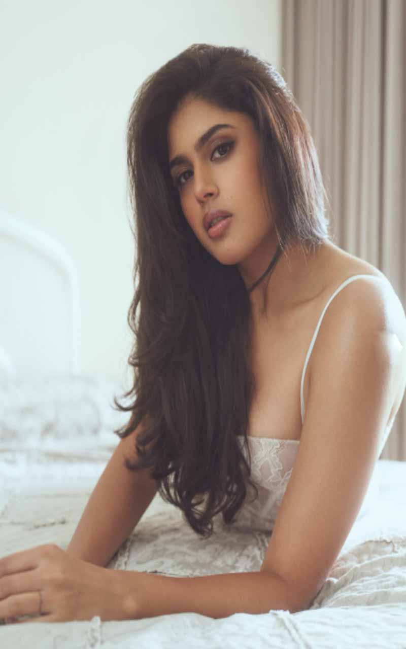 Faria Abdullah: రోజురోజుకు రెచ్చిపోతున్న ఫరియా.. క్లివేజ్ షోతో కిక్కెక్కిస్తోందిగా