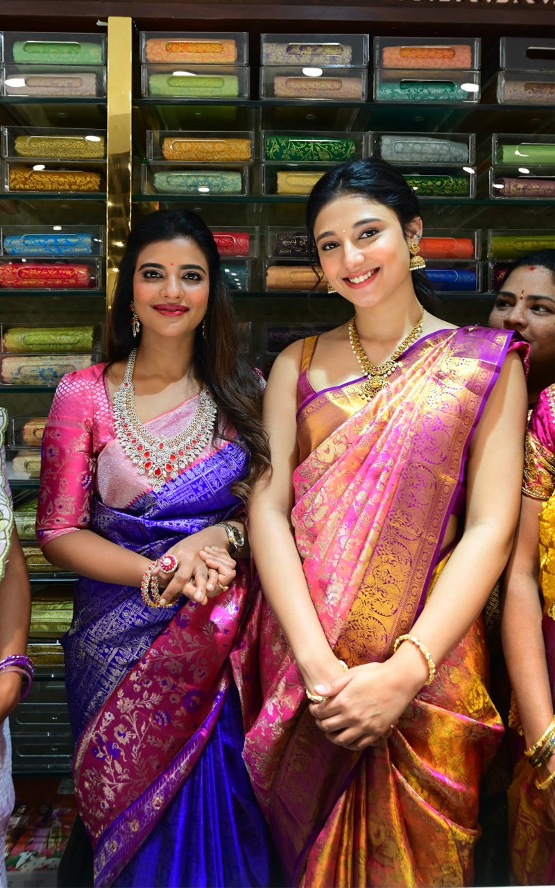 గుంతకల్లులో ఐశ్వర్యా రాజేష్, రితికా నాయక్  సందడి 