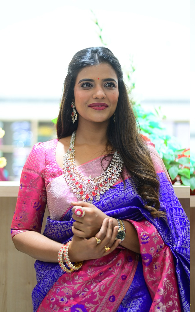 గుంతకల్లులో ఐశ్వర్యా రాజేష్, రితికా నాయక్  సందడి 