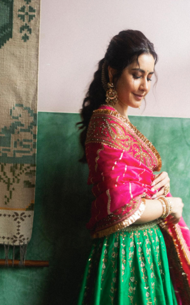 Raashii Khanna: అంగాంగాన శృంగారాన్ని సింగారించినట్టుందే
