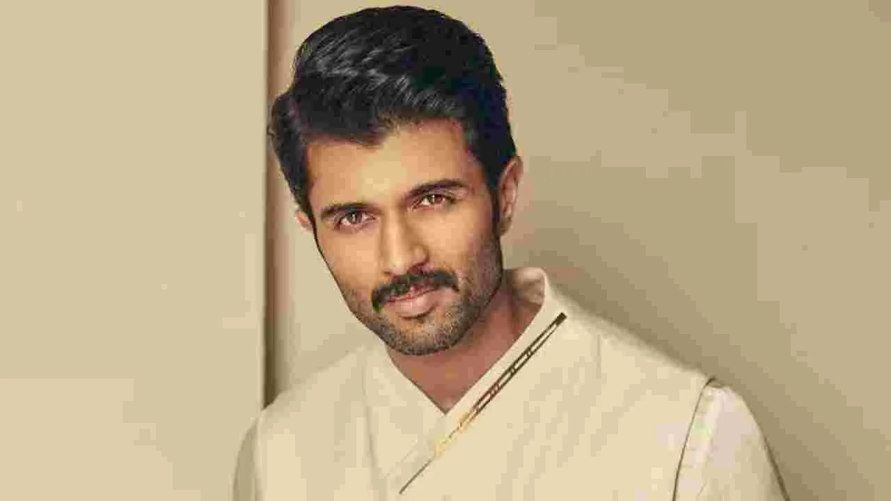 Vijay Devarakonda: పుట్టపర్తిలో.. విజయ్‌ దేవరకొండ