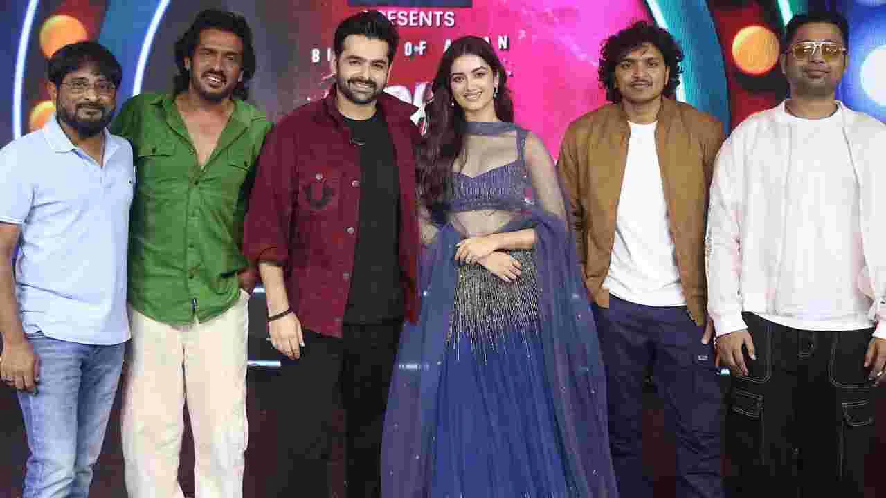 Upendra: కాలర్‌ ఎగరేస్తూ బయటికొస్తారు