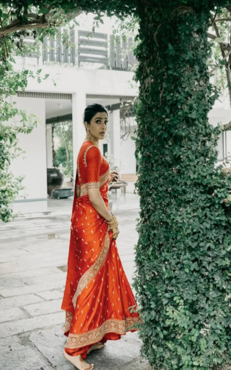  కొత్త పెళ్లి కూతురు.. పట్టుచీరలో బంగారంలా మెరిసిపోతుందే