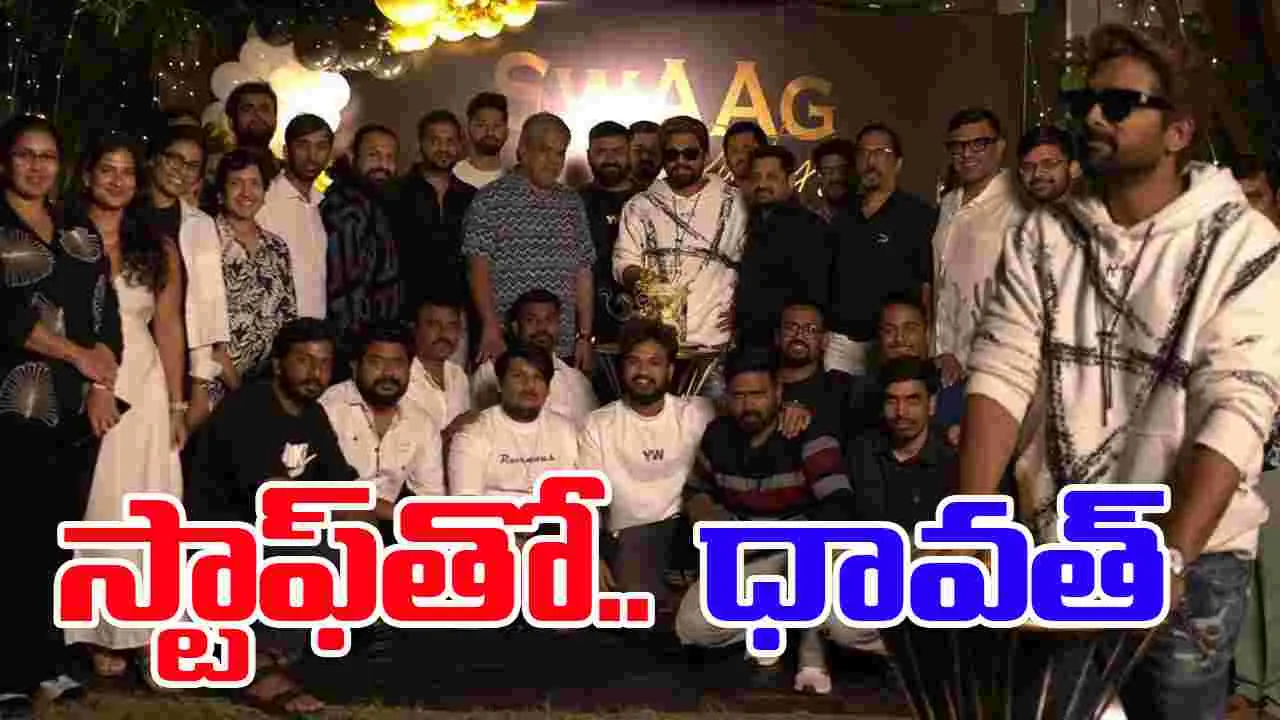 Allu Arjun: స్టాఫ్‌తో.. అల్లు అర్జున్ న్యూఇయ‌ర్ సెల‌బ్రేష‌న్స్‌!ఫొటోలు వైరల్