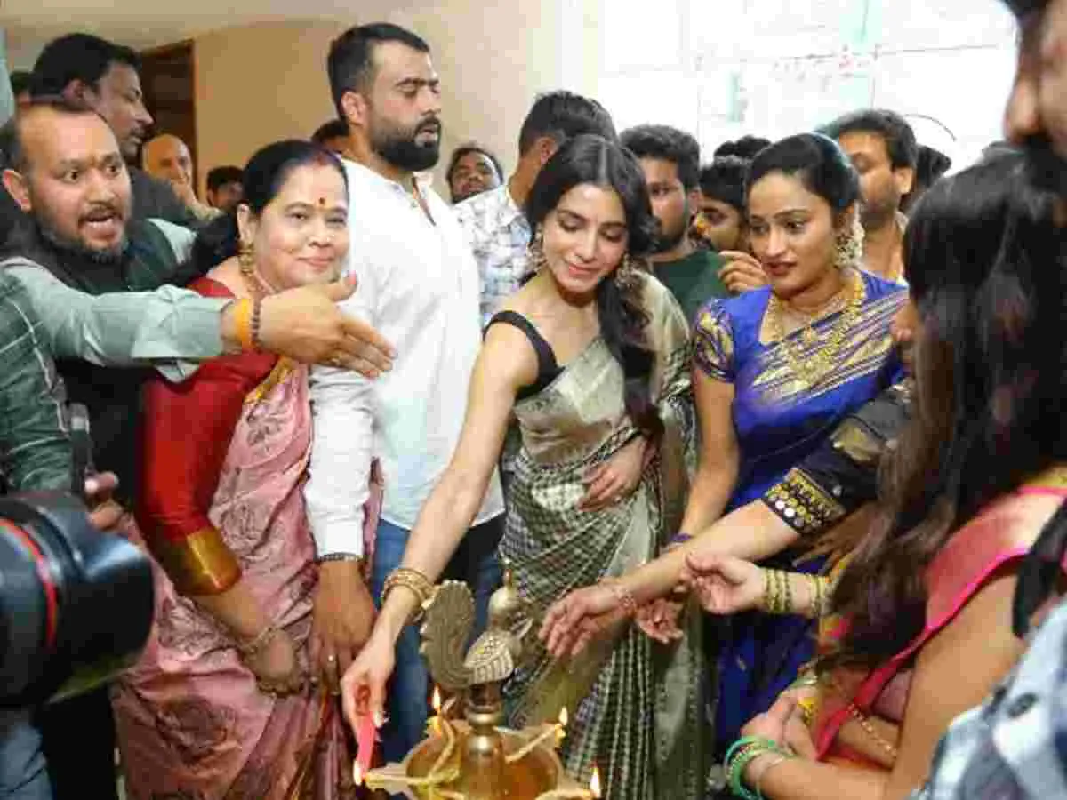 నగరమంతా సమంతమయం...