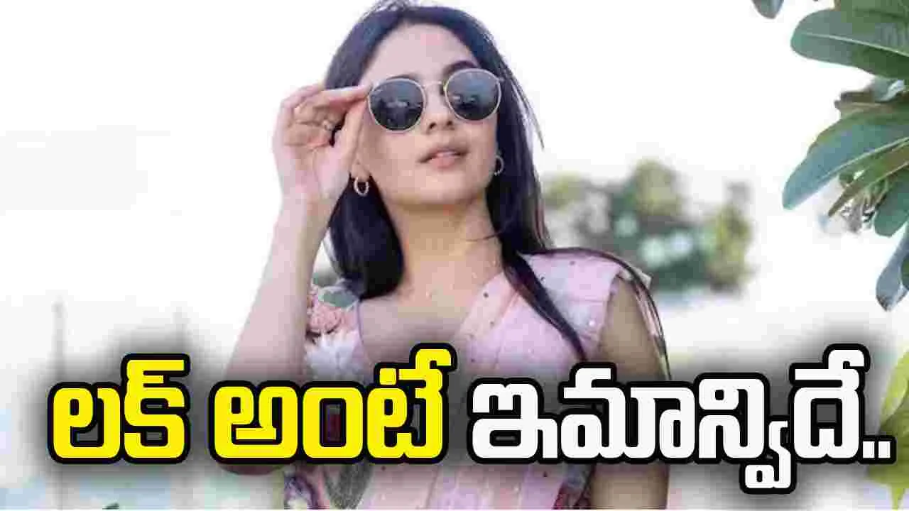 ఒకవైపు ప్రభాస్.. మరోవైపు పవన్ కళ్యాణ్.. అరుదైన ఫీట్