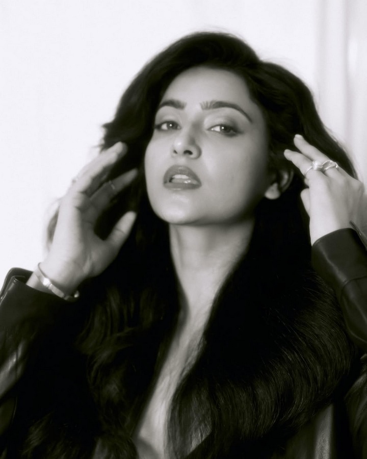 హాట్ హాట్ పోజులలో అవంతిక మిశ్రా.. ఫొటోలు వైరల్