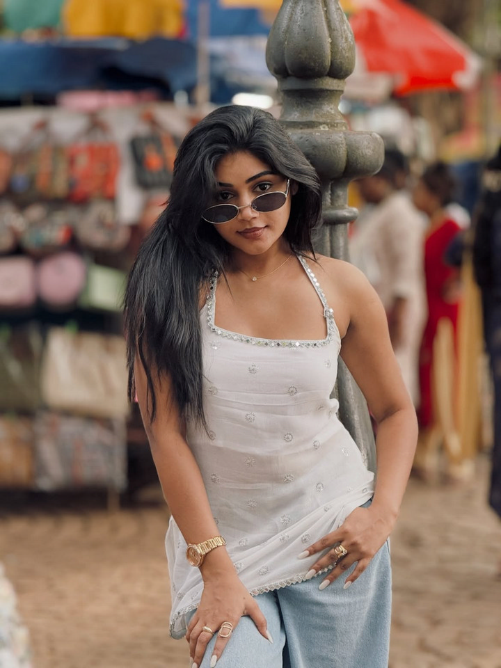 యూట్యూబర్ భ్రమరాంబిక మొదలెట్టిందిగా.. ఇంత హాట్‌గానా