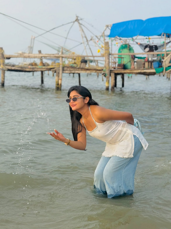 యూట్యూబర్ భ్రమరాంబిక మొదలెట్టిందిగా.. ఇంత హాట్‌గానా