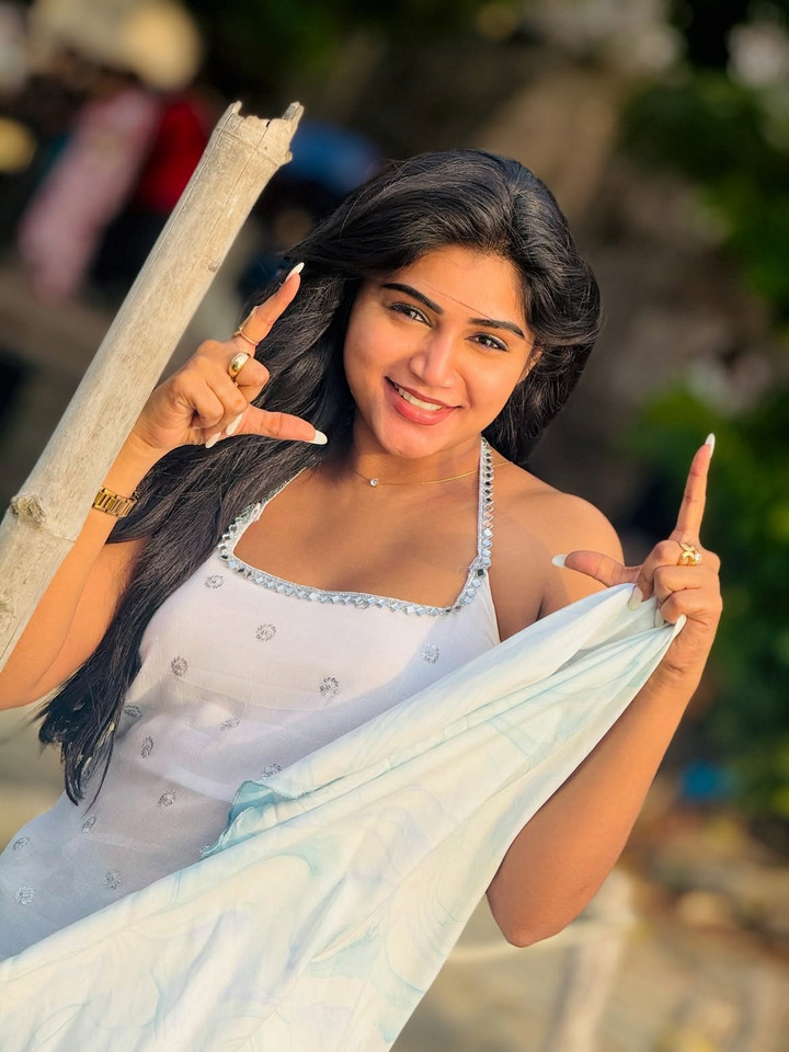 యూట్యూబర్ భ్రమరాంబిక మొదలెట్టిందిగా.. ఇంత హాట్‌గానా