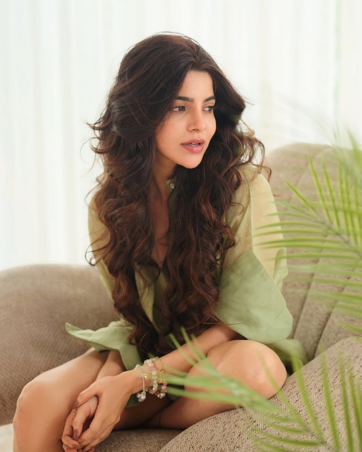 దివ్యభారతి గ్లామర్ ట్రీట్‌కు కుర్రకారు ఫిదా.. ఫొటోలు వైరల్