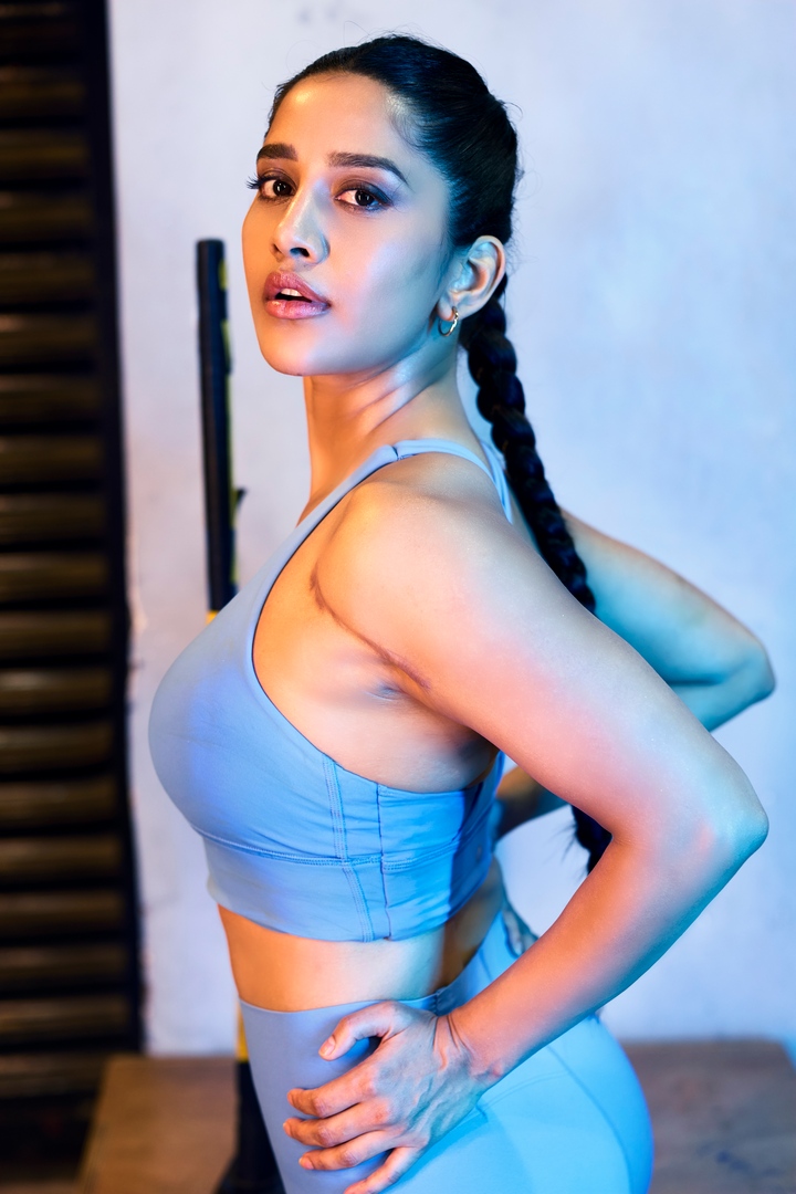 Nabha Natesh: జిమ్ డ్రెస్‌లో నభా నటేష్ హాట్ హాట్‌గా.. పిక్స్ వైరల్!