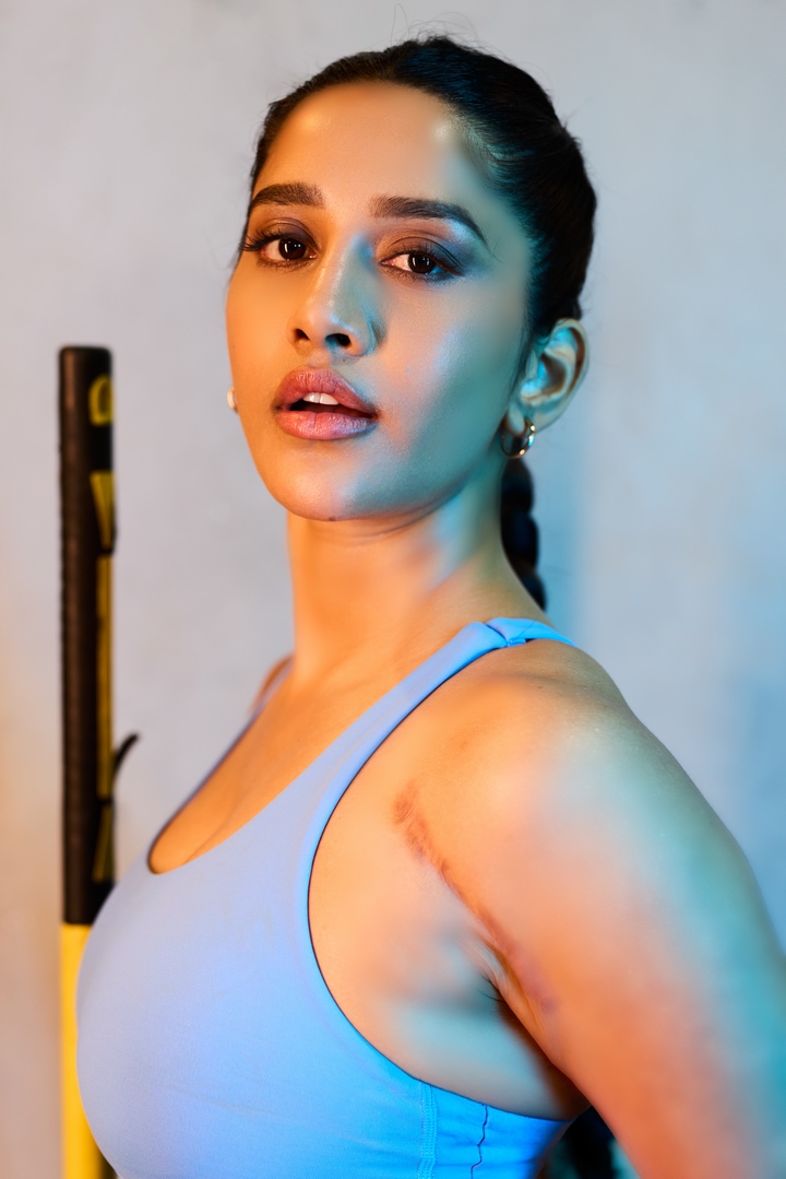 Nabha Natesh: జిమ్ డ్రెస్‌లో నభా నటేష్ హాట్ హాట్‌గా.. పిక్స్ వైరల్!