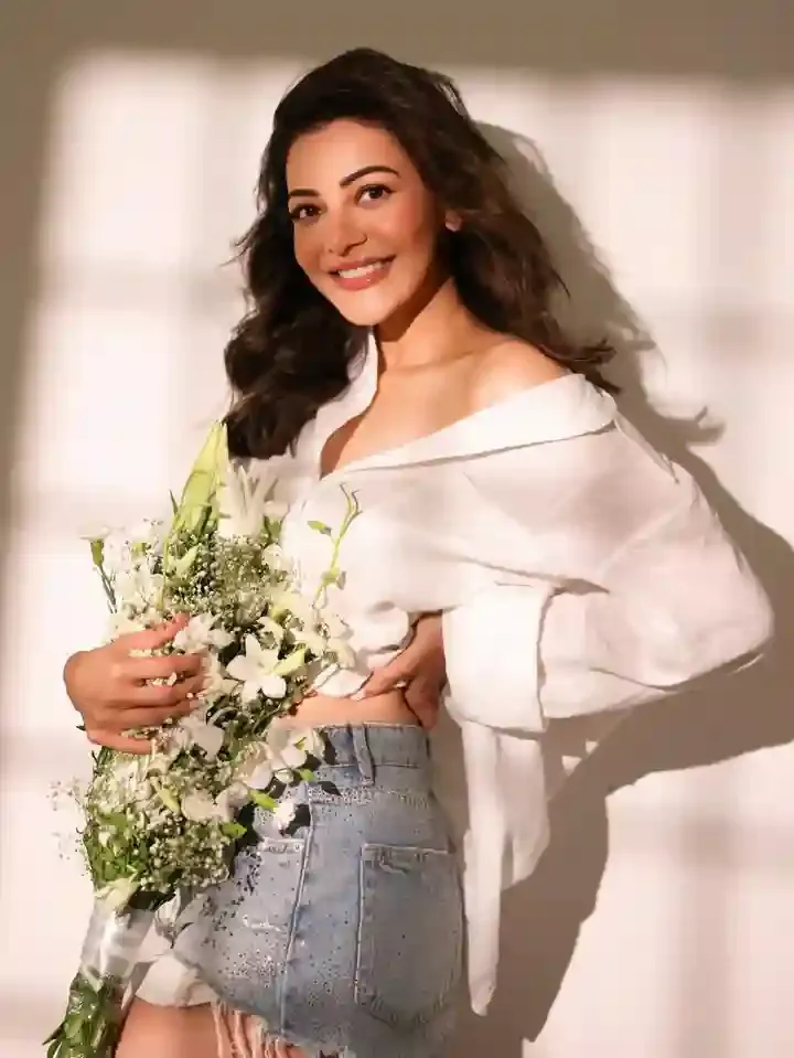 మళ్లీ కత్తిలా తయారైన కాజల్.. ఈ గ్లామర్ ఫొటోలు చూశారా!