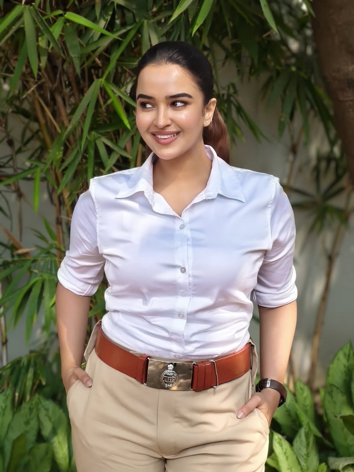 పోలీస్ డ్రస్‌లో పూజిత పొన్నాడ.. ఫొటోలు చూడాల్సిందే