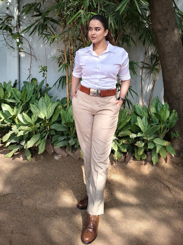 పోలీస్ డ్రస్‌లో పూజిత పొన్నాడ.. ఫొటోలు చూడాల్సిందే