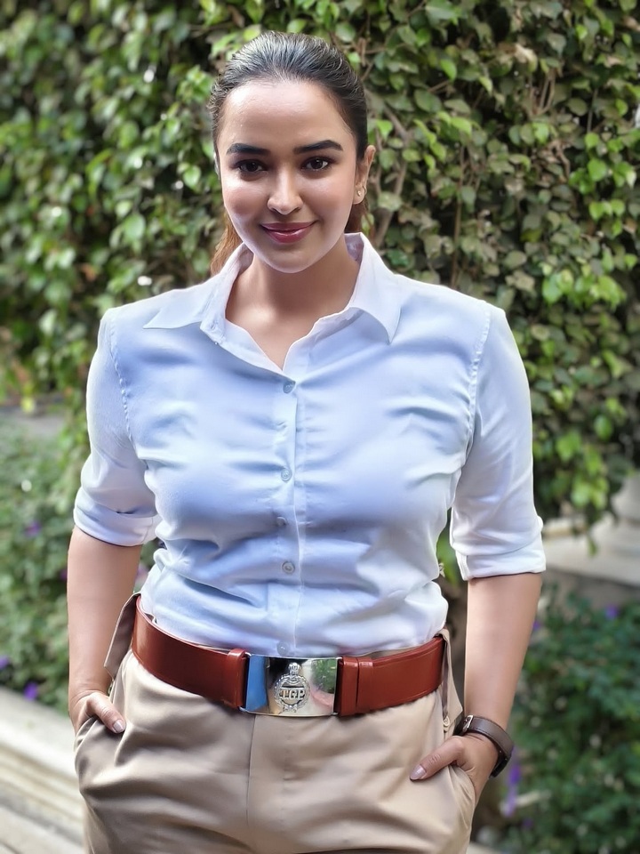 పోలీస్ డ్రస్‌లో పూజిత పొన్నాడ.. ఫొటోలు చూడాల్సిందే