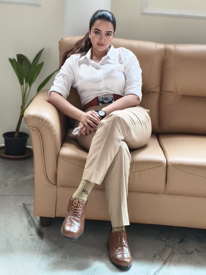 పోలీస్ డ్రస్‌లో పూజిత పొన్నాడ.. ఫొటోలు చూడాల్సిందే