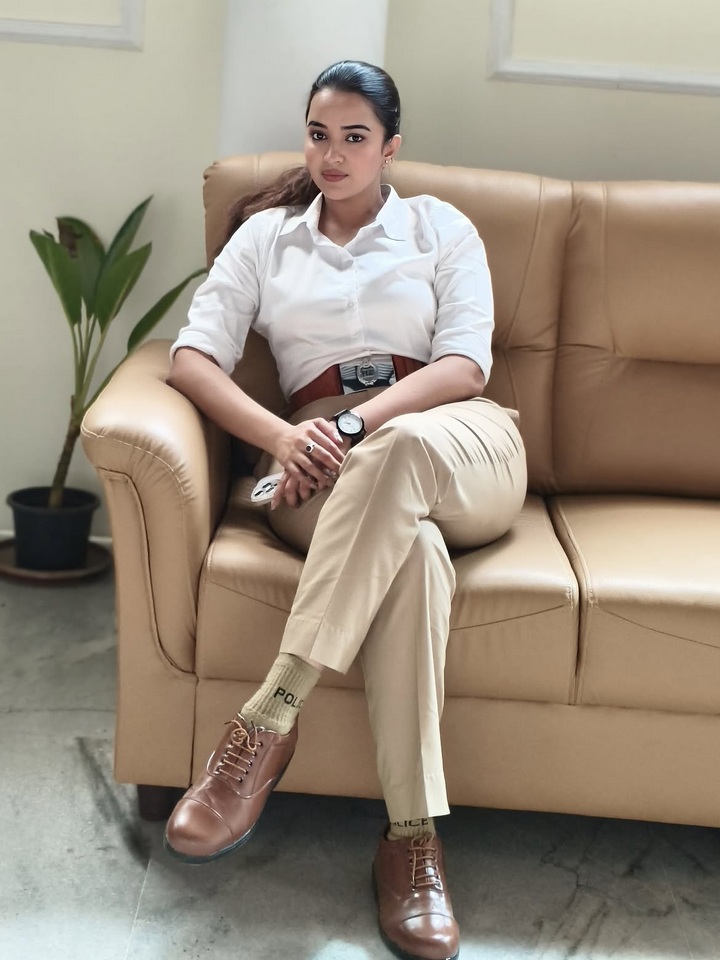 పోలీస్ డ్రస్‌లో పూజిత పొన్నాడ.. ఫొటోలు చూడాల్సిందే