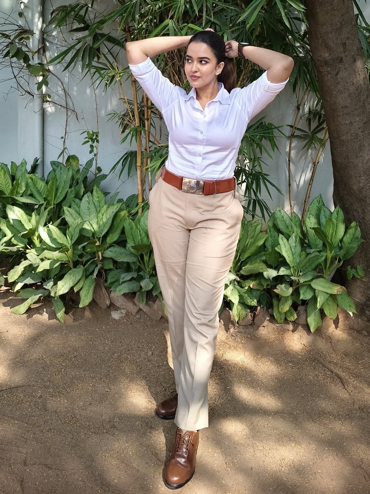 పోలీస్ డ్రస్‌లో పూజిత పొన్నాడ.. ఫొటోలు చూడాల్సిందే