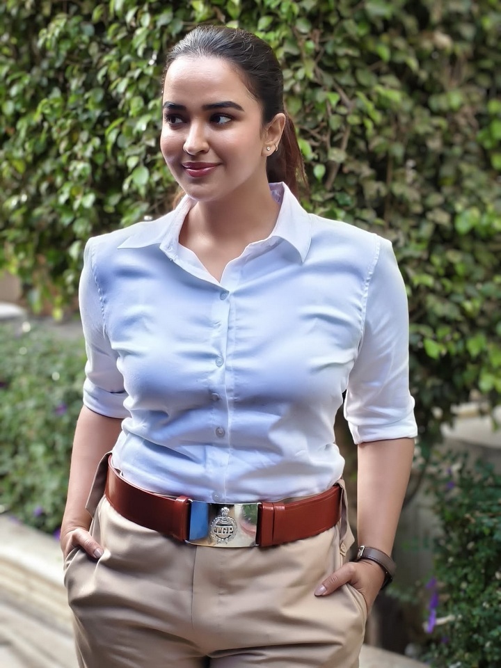 పోలీస్ డ్రస్‌లో పూజిత పొన్నాడ.. ఫొటోలు చూడాల్సిందే