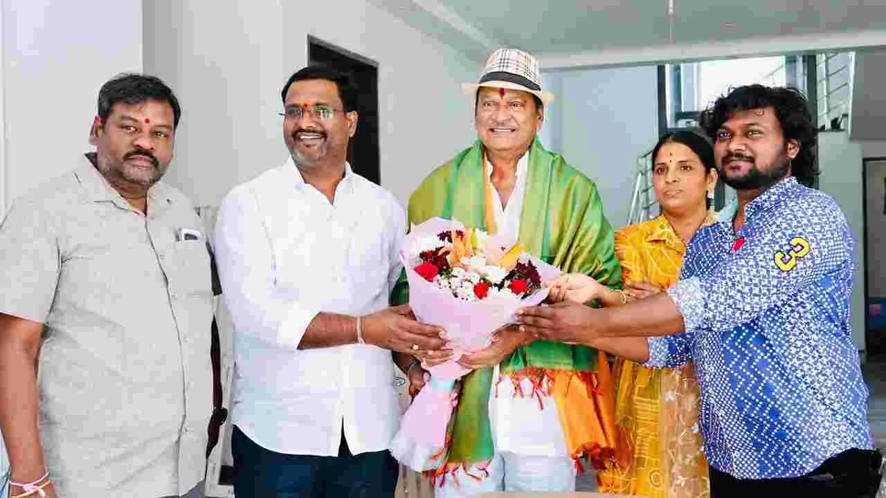  Rajendra Prasad: 'నేనెవరు' చిత్రానికి ఆదరణ పెరుగుతోంది.