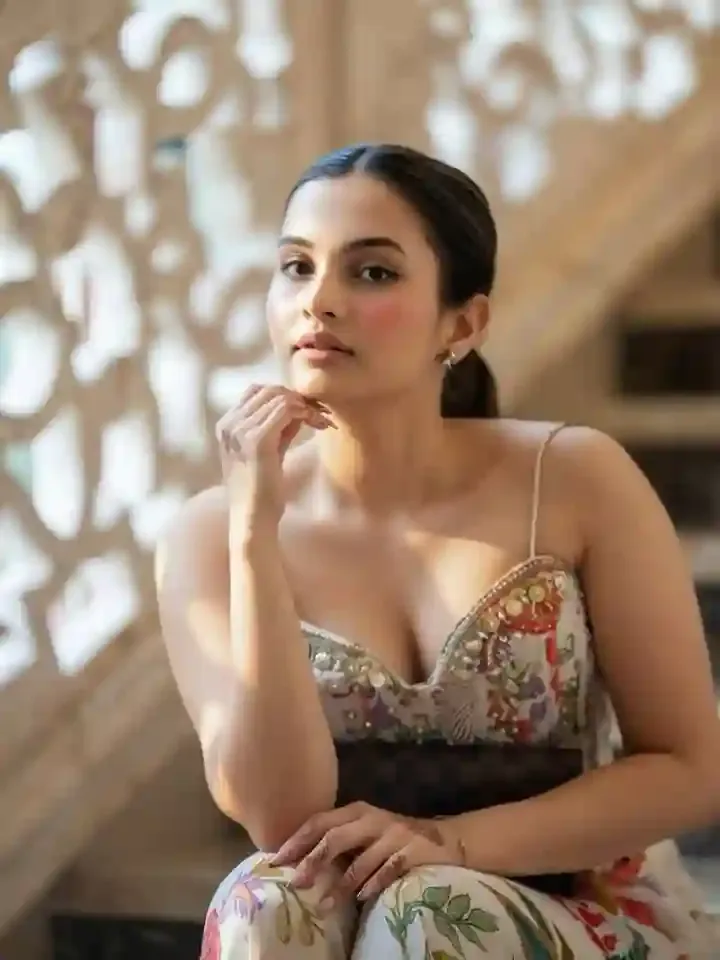 కుర్ర హీరోయిన్ రమ్య పసుపులేటి క్లీవేజ్ షో ఫొటోలు