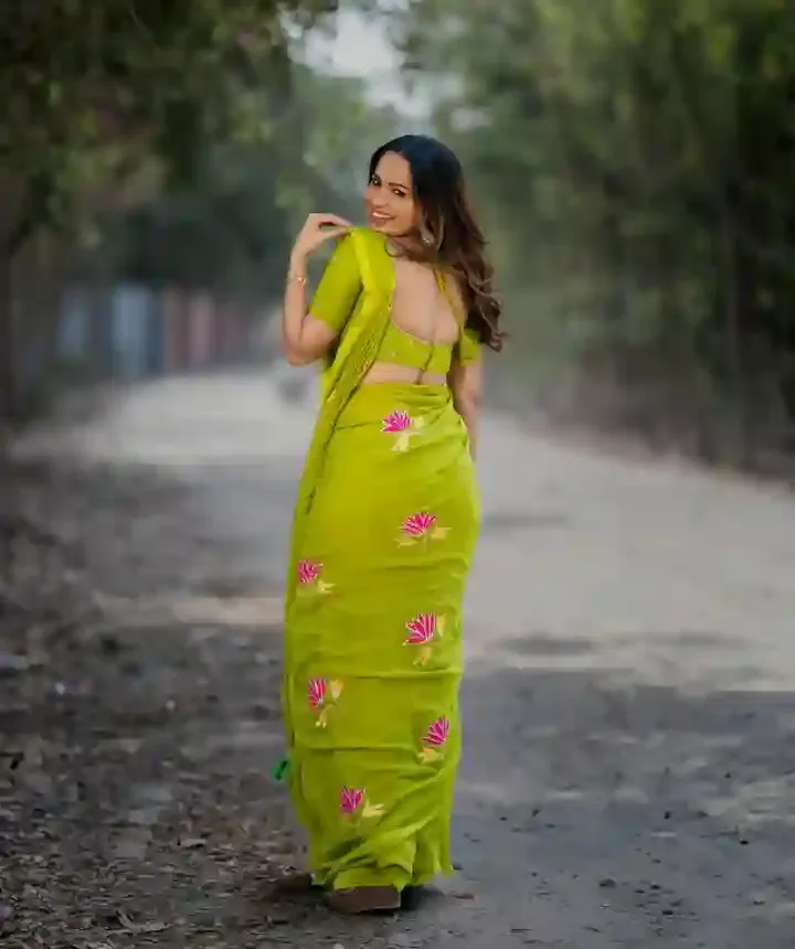 చీరకట్టులో ‘బిగ్‌బాస్’ బ్యూటీ శోభా శెట్టి.. సోషల్ మీడియా షేక్! 