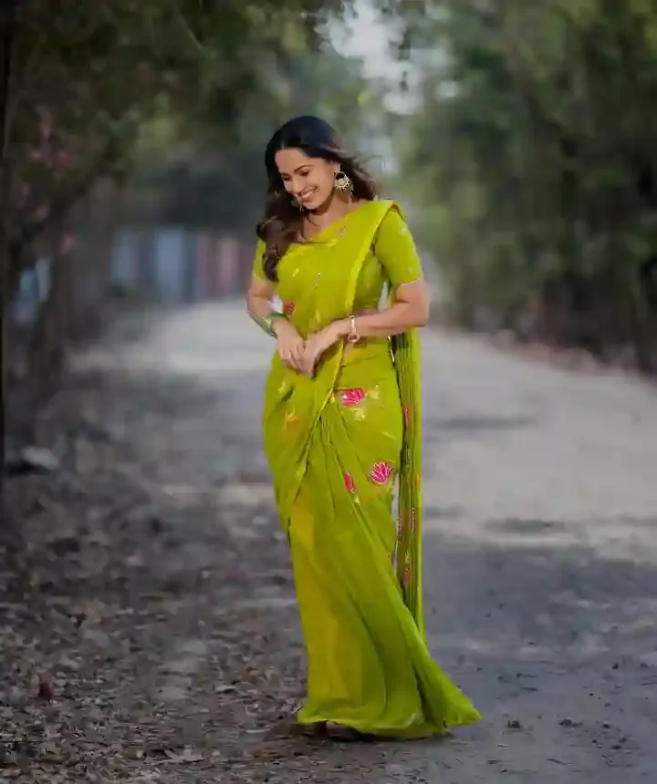 చీరకట్టులో ‘బిగ్‌బాస్’ బ్యూటీ శోభా శెట్టి.. సోషల్ మీడియా షేక్! 