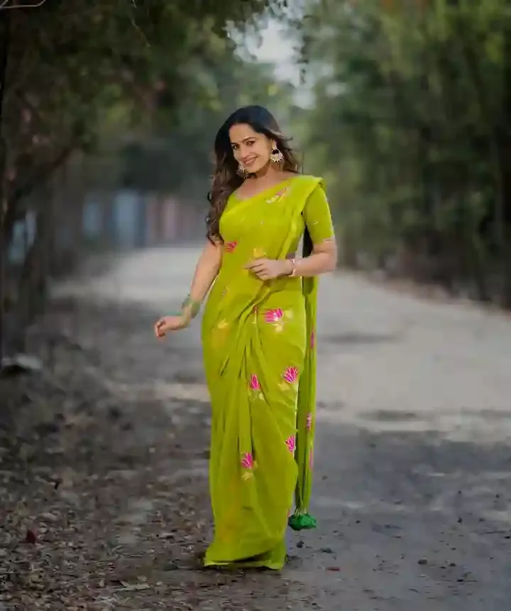 చీరకట్టులో ‘బిగ్‌బాస్’ బ్యూటీ శోభా శెట్టి.. సోషల్ మీడియా షేక్! 