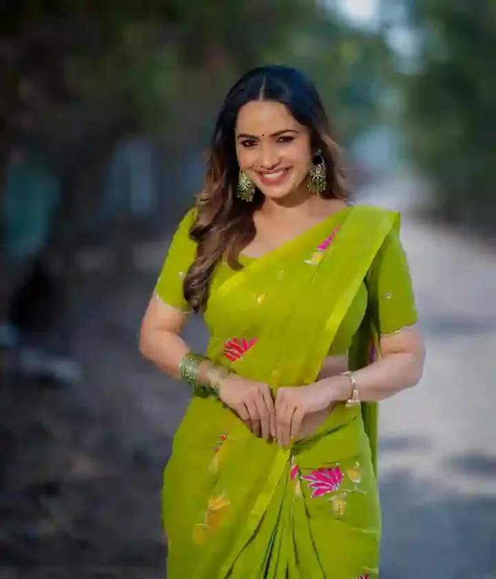 చీరకట్టులో ‘బిగ్‌బాస్’ బ్యూటీ శోభా శెట్టి.. సోషల్ మీడియా షేక్! 