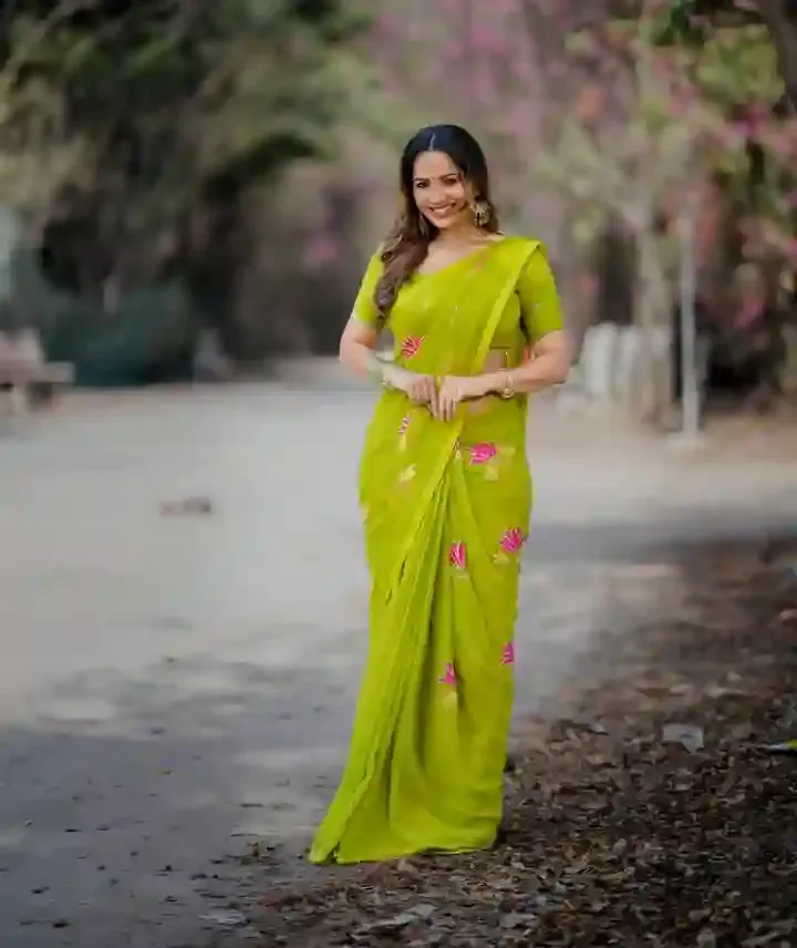చీరకట్టులో ‘బిగ్‌బాస్’ బ్యూటీ శోభా శెట్టి.. సోషల్ మీడియా షేక్! 