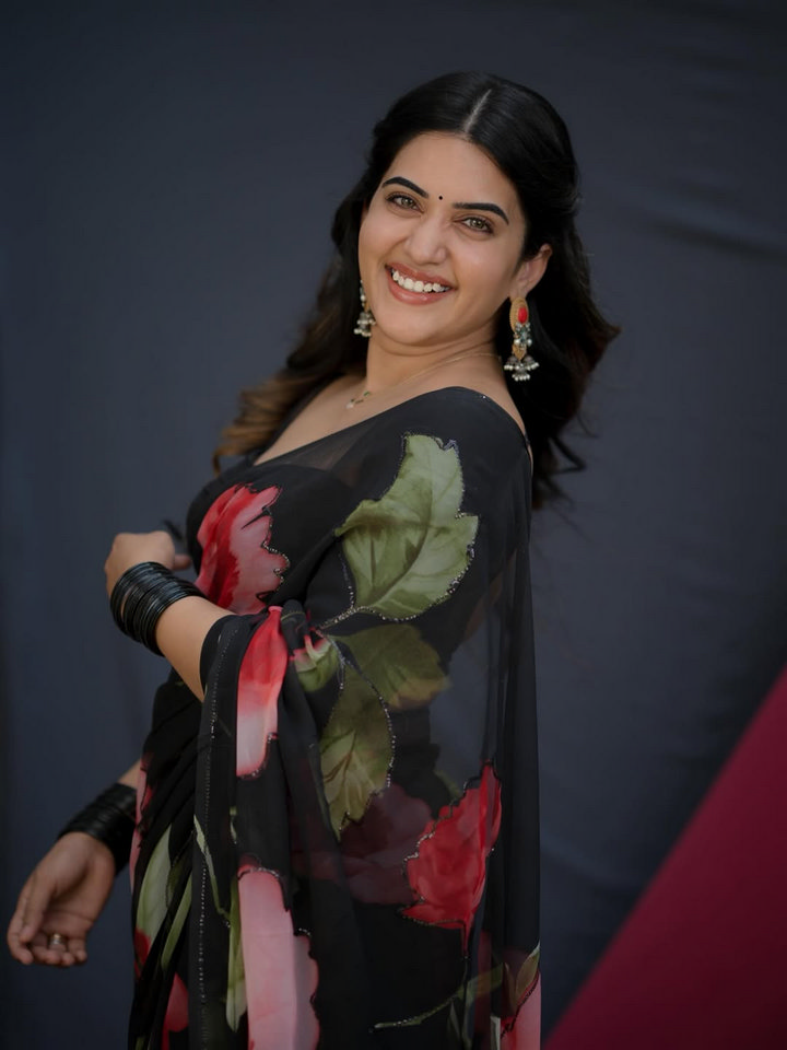 స్రవంతి చొక్కారపు చీరలో ఎంత అందంగా ఉందో.. 