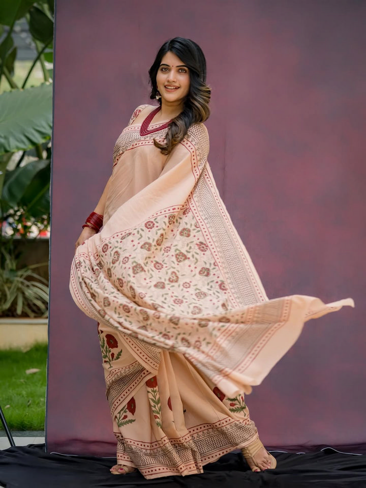 స్రవంతి చొక్కారపు చీరలో ఎంత అందంగా ఉందో.. 